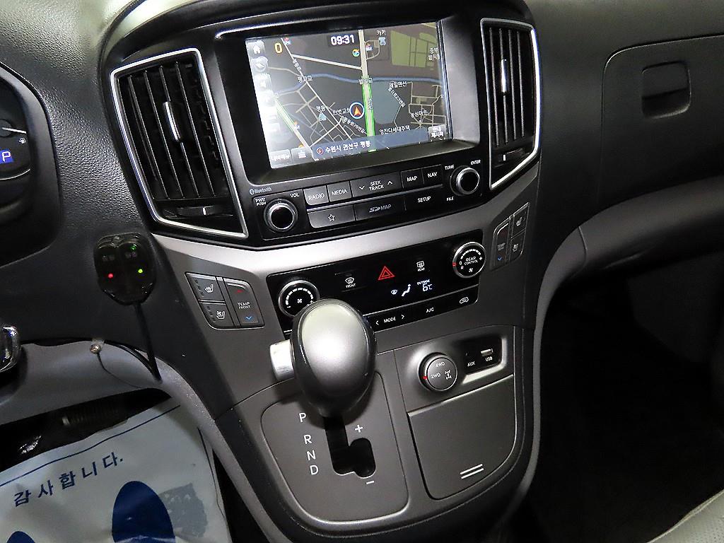 HYUNDAI Starex - Vista 11