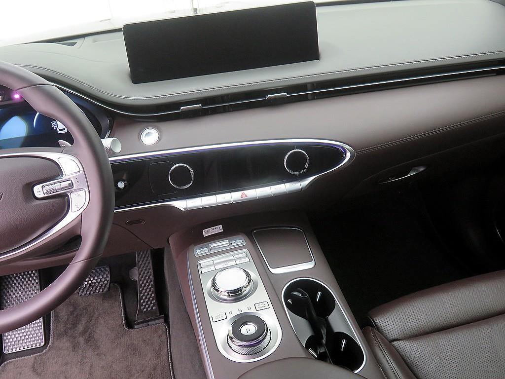 Genesis GV70 - Vista 12