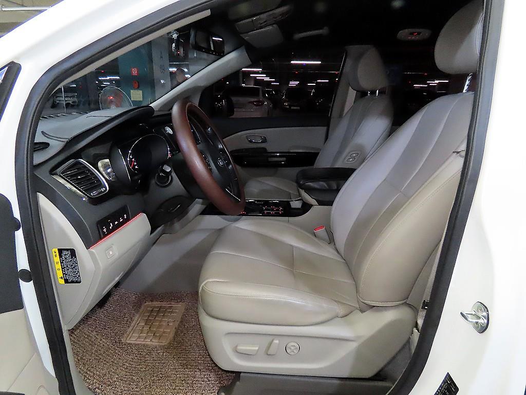 KIA Carnival - Vista 6