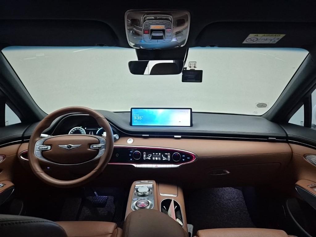 Genesis GV70 - Vista 7