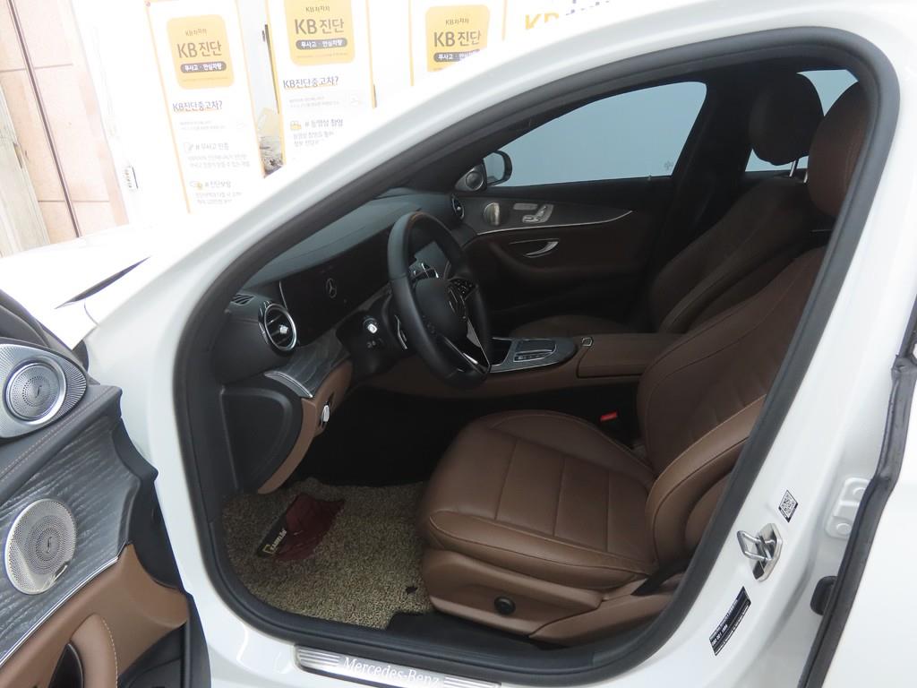 Mercedes Benz E class - Vista 5