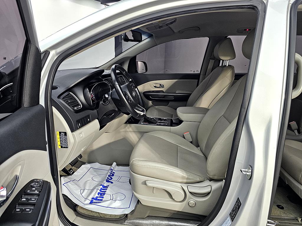 KIA Carnival - Vista 8