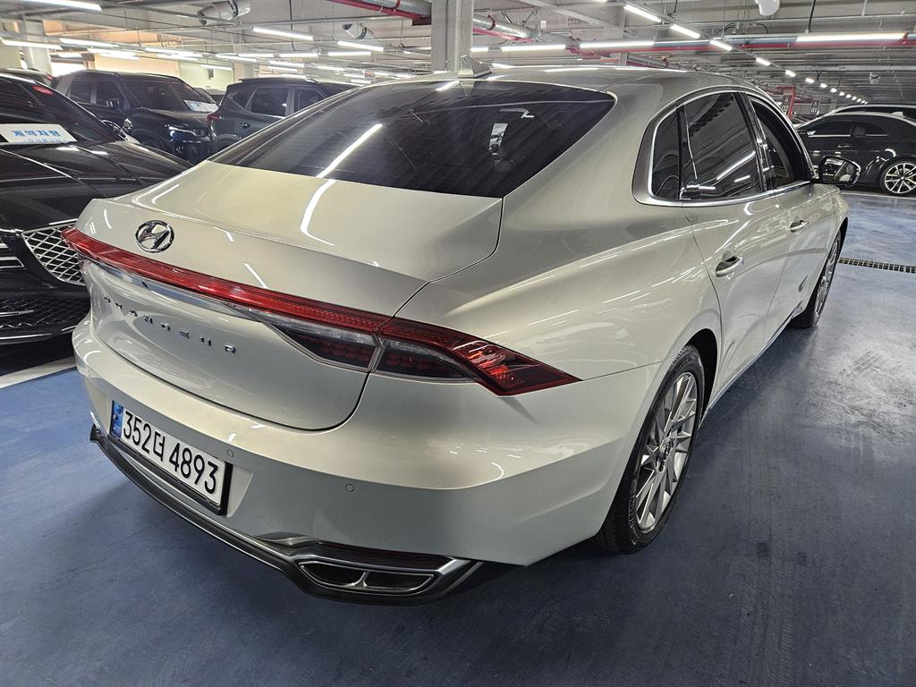 HYUNDAI Grandeur - Vista 3