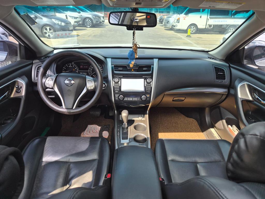 Nissan Altima - Vista 7