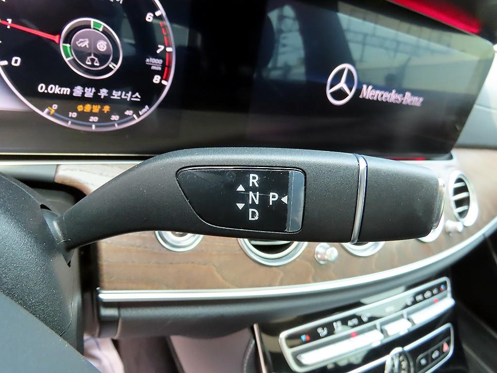 Mercedes Benz E class - Vista 10