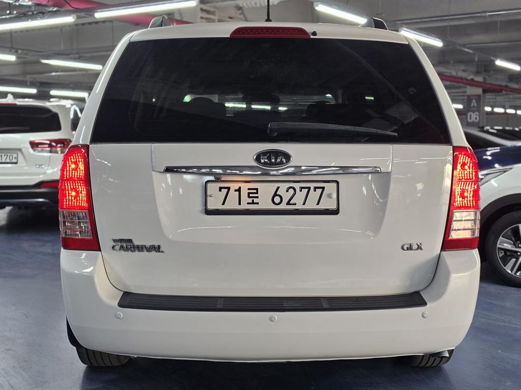 KIA Carnival - Vista 4