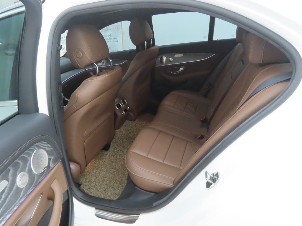 Mercedes Benz E class - Vista 6