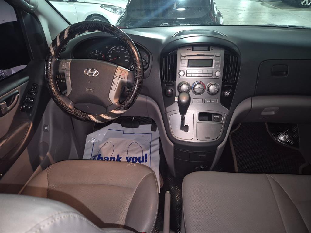 HYUNDAI Starex - Vista 5