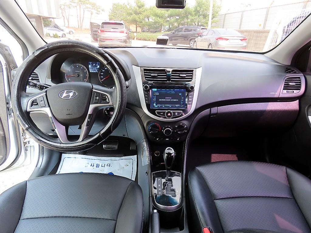 HYUNDAI Accent - Vista 7