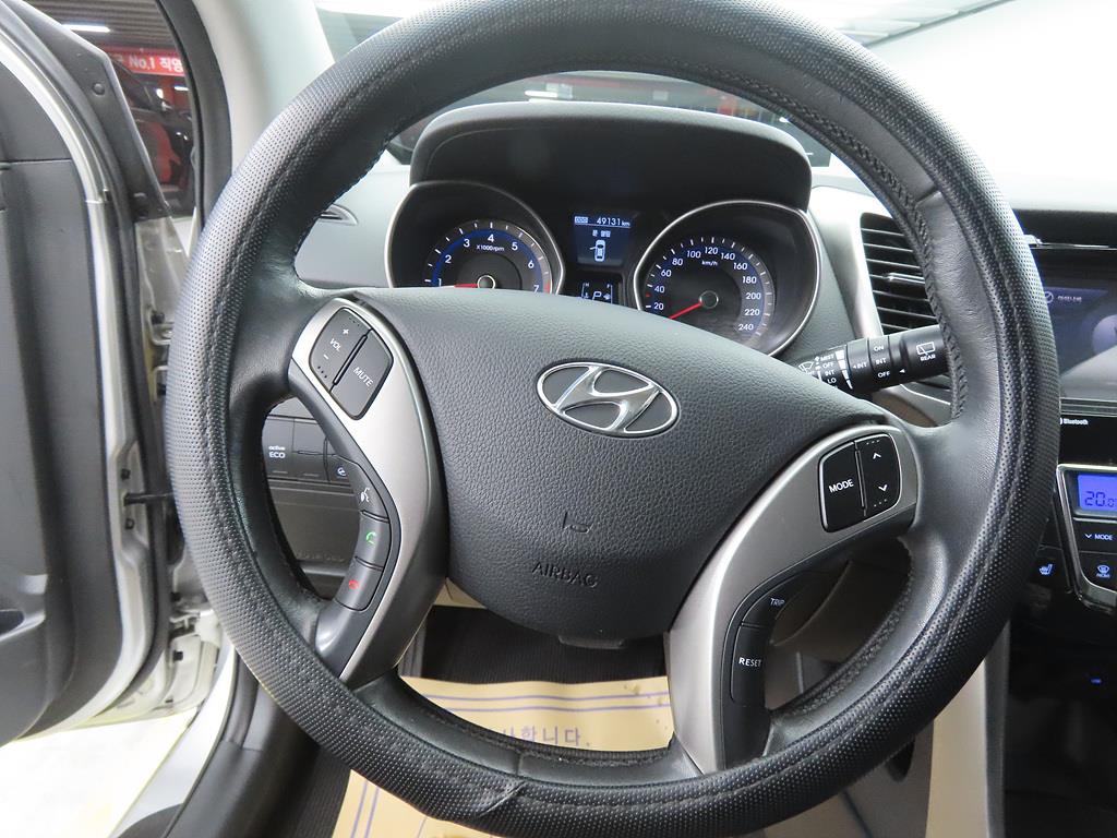 HYUNDAI i30 - Vista 8