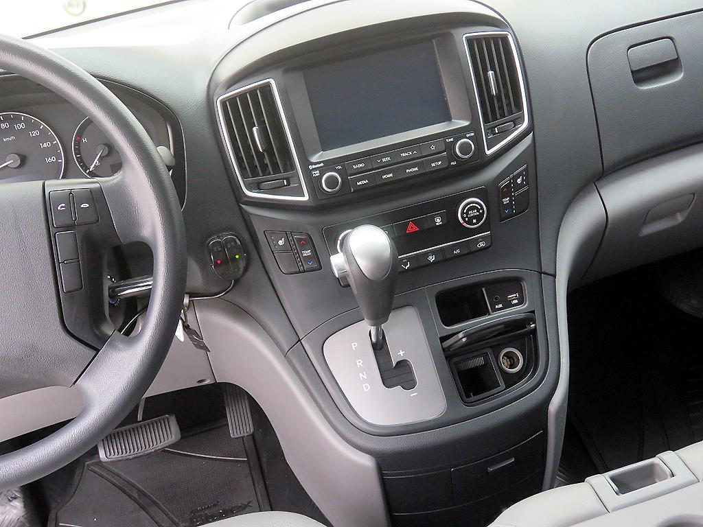 HYUNDAI Starex - Vista 11