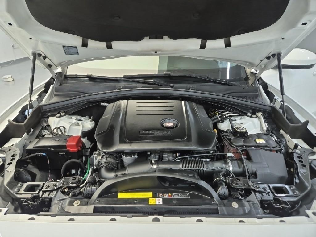 Jaguar F-PACE - Vista 5