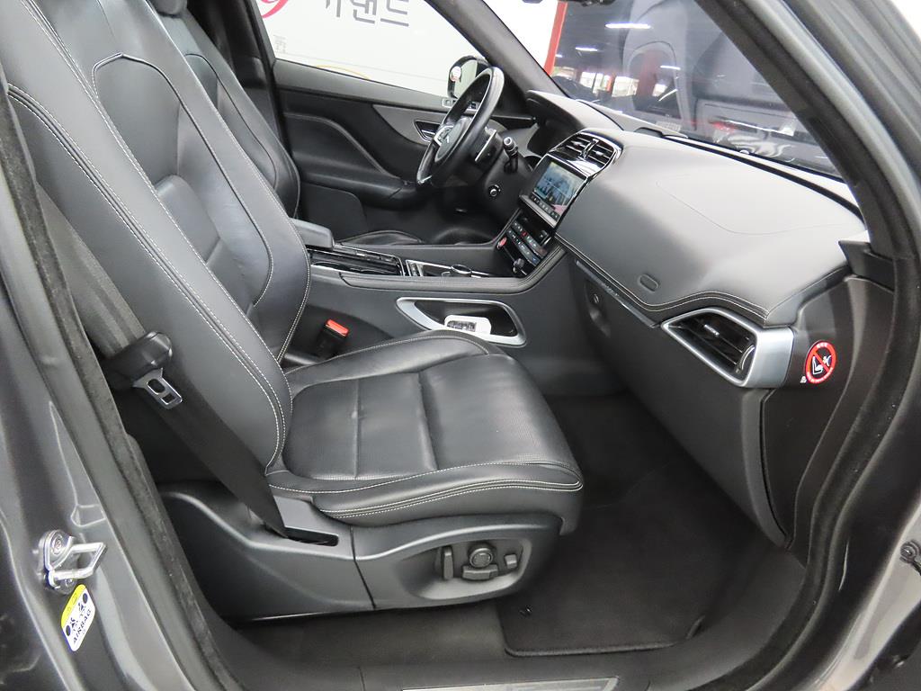 Jaguar F-PACE - Vista 7