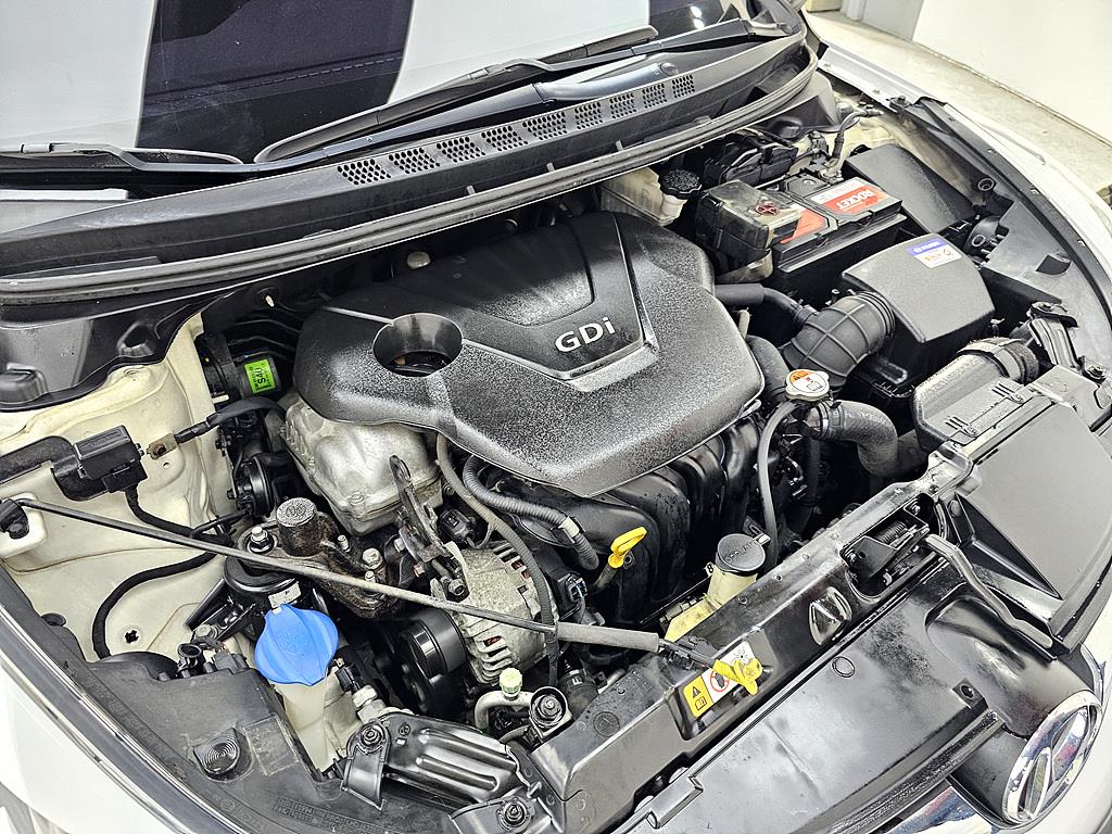 HYUNDAI Avante - Vista 5