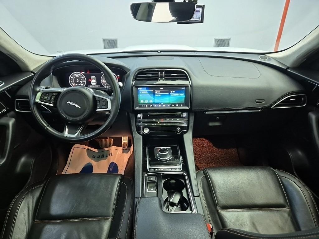 Jaguar F-PACE - Vista 7