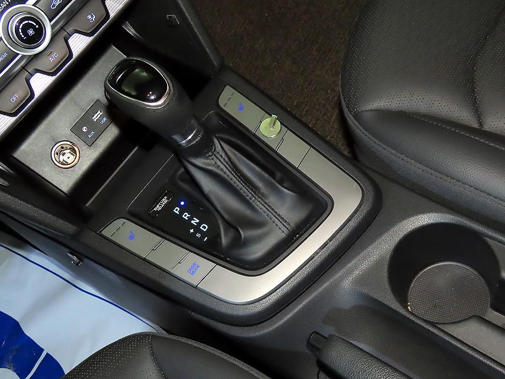 HYUNDAI Avante - Vista 12