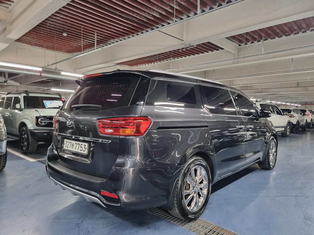 KIA Carnival - Vista 4