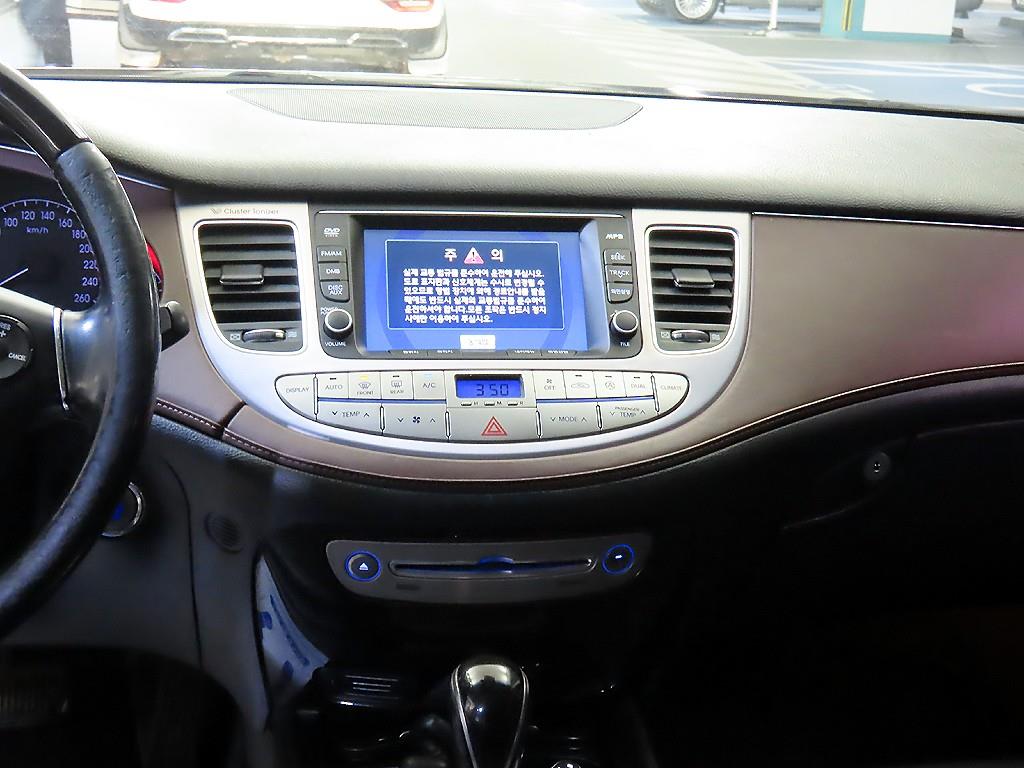 HYUNDAI Genesis - Vista 11