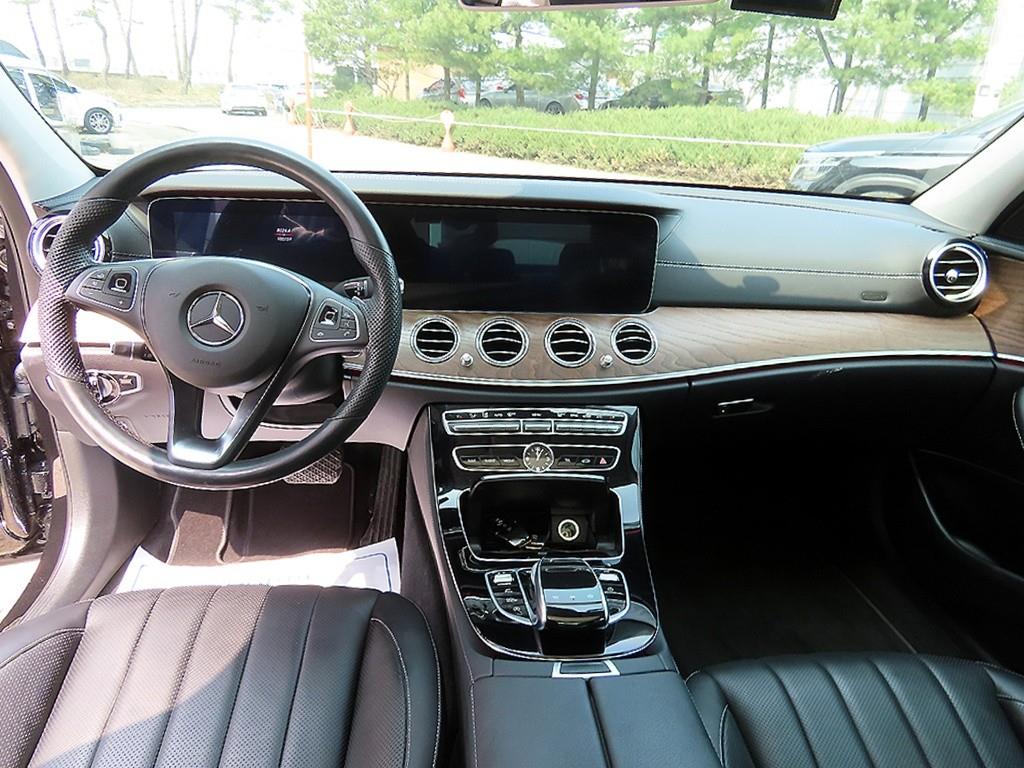 Mercedes Benz E class - Vista 7