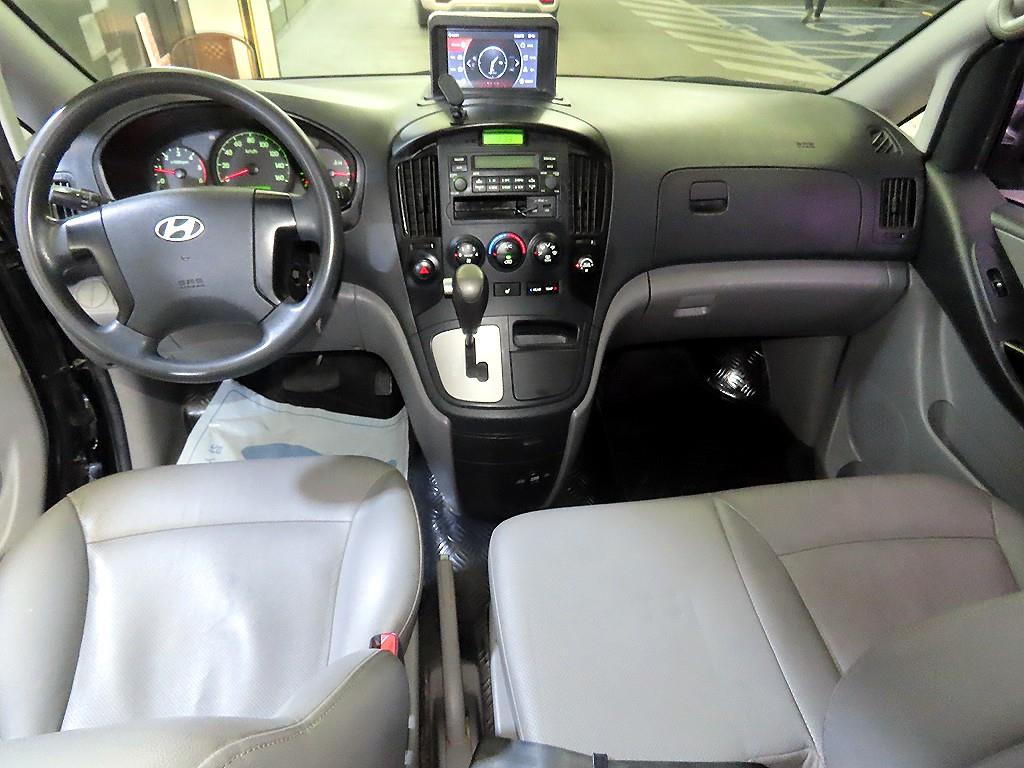 HYUNDAI Starex - Vista 9
