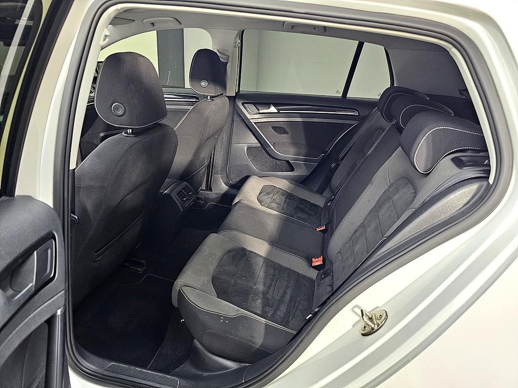 Volkswagen Golf - Vista 9