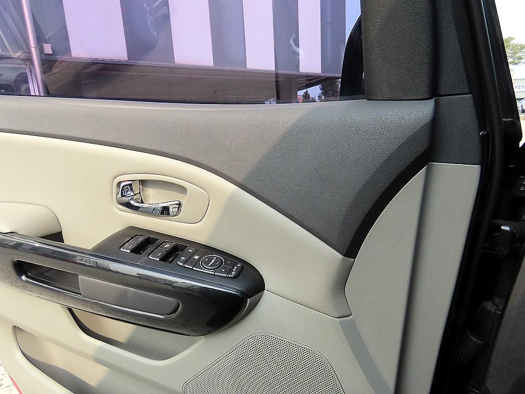 KIA Carnival - Vista 12
