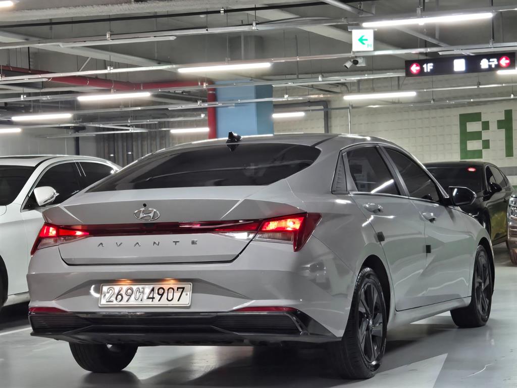 HYUNDAI Avante - Vista 4