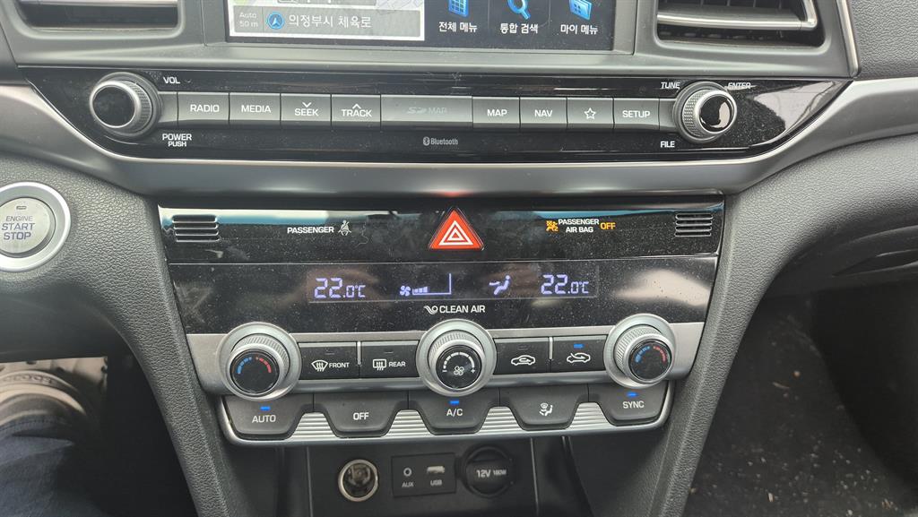 HYUNDAI Avante - Vista 10