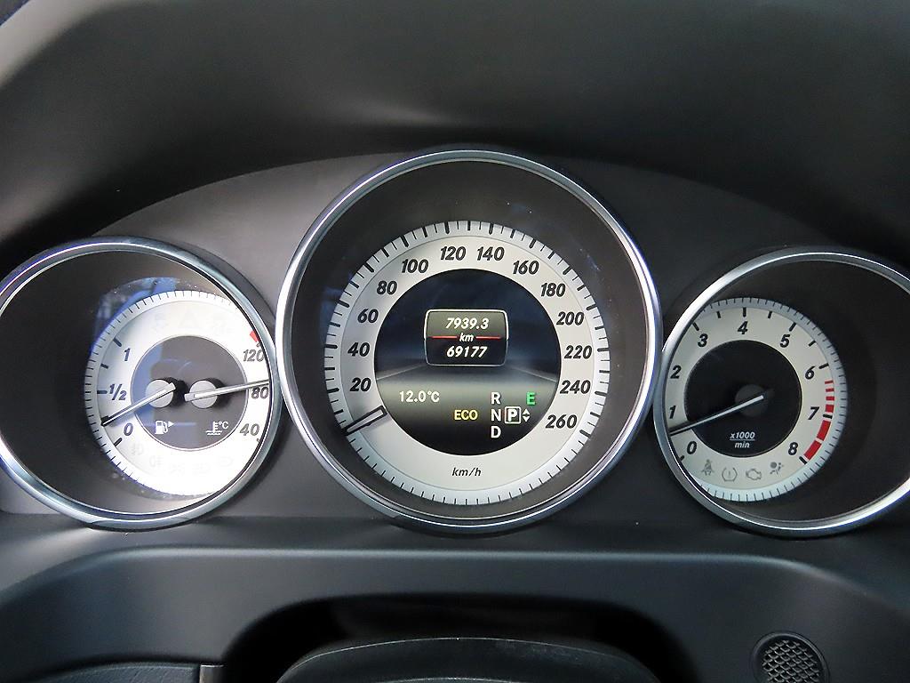 Mercedes Benz E class - Vista 9