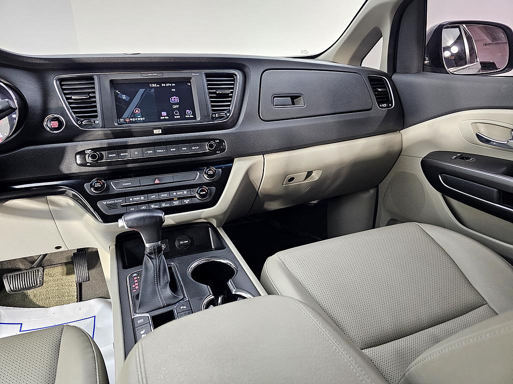 KIA Carnival - Vista 10
