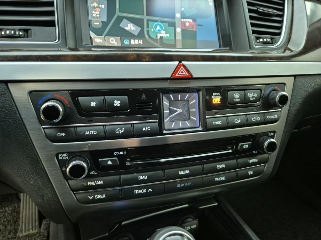 HYUNDAI Genesis - Vista 10