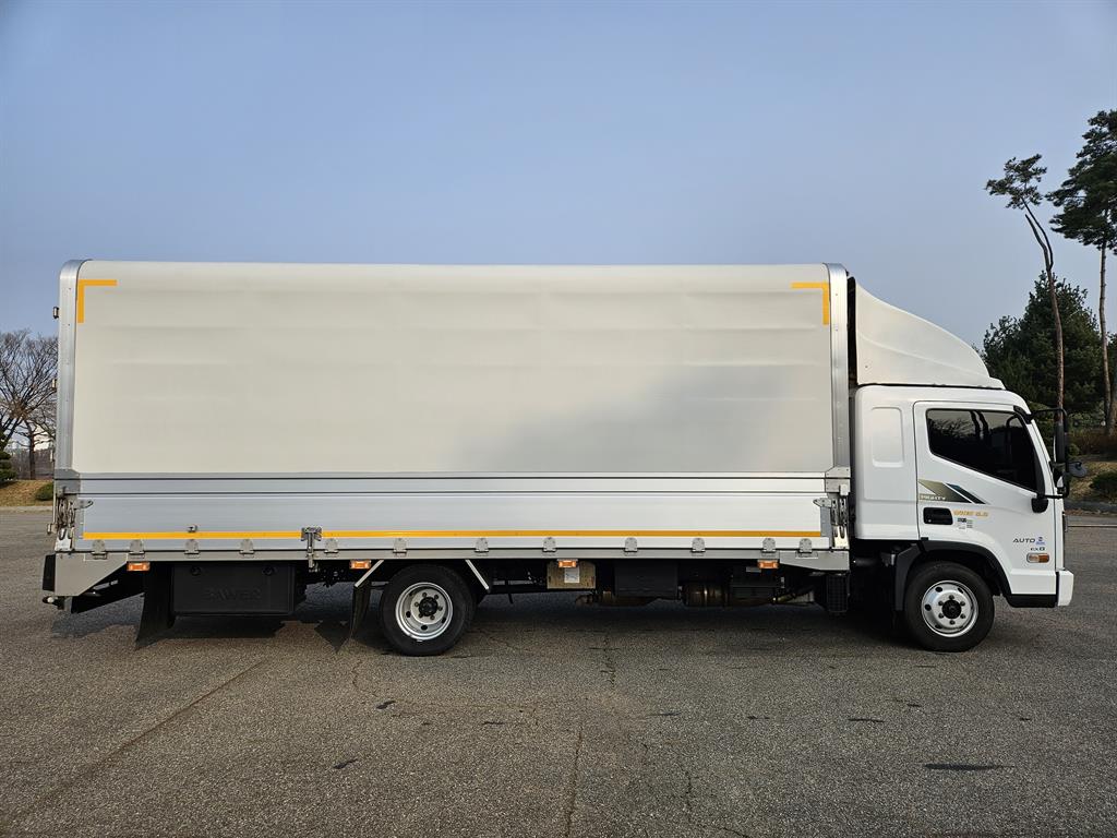 medium and large cargo truck - Vista 5