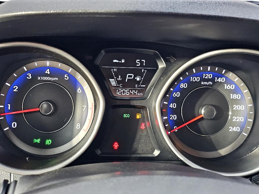 HYUNDAI Avante - Vista 6