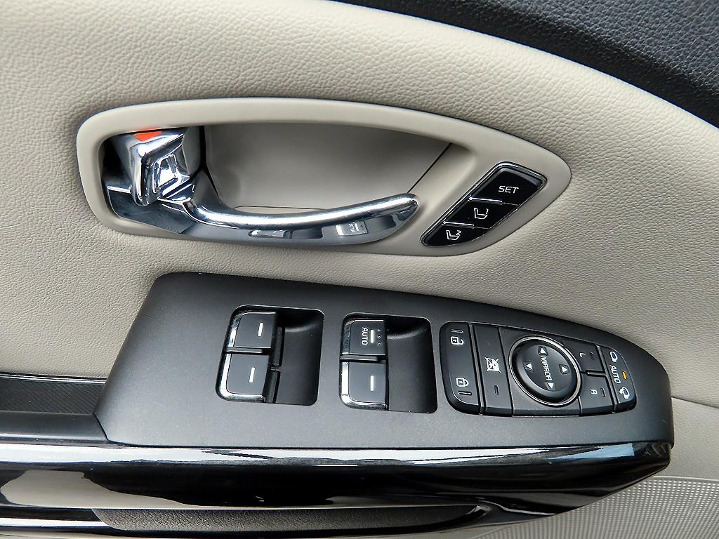 KIA Carnival - Vista 11