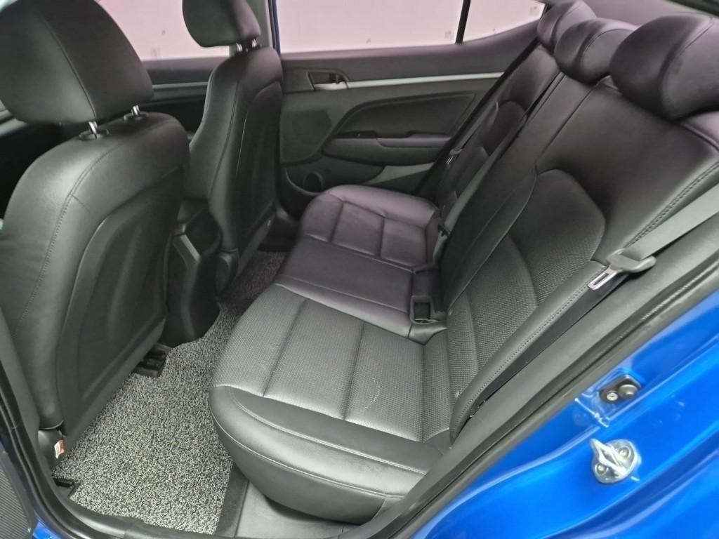 HYUNDAI Avante - Vista 12