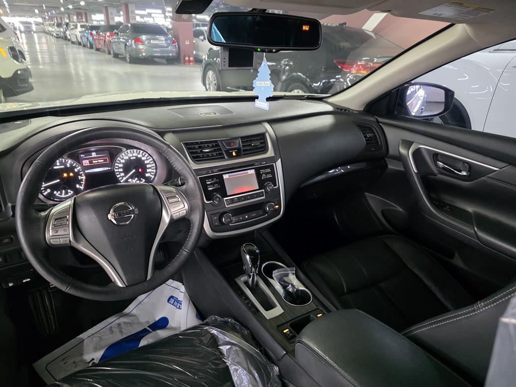 Nissan Altima - Vista 9