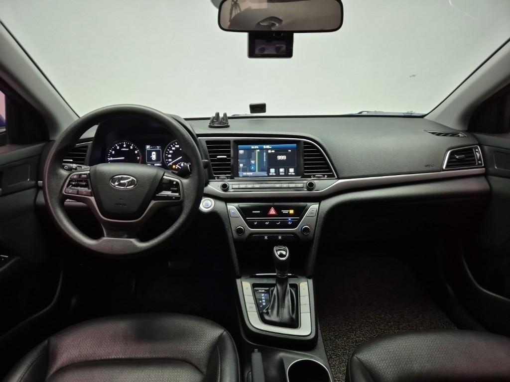 HYUNDAI Avante - Vista 7