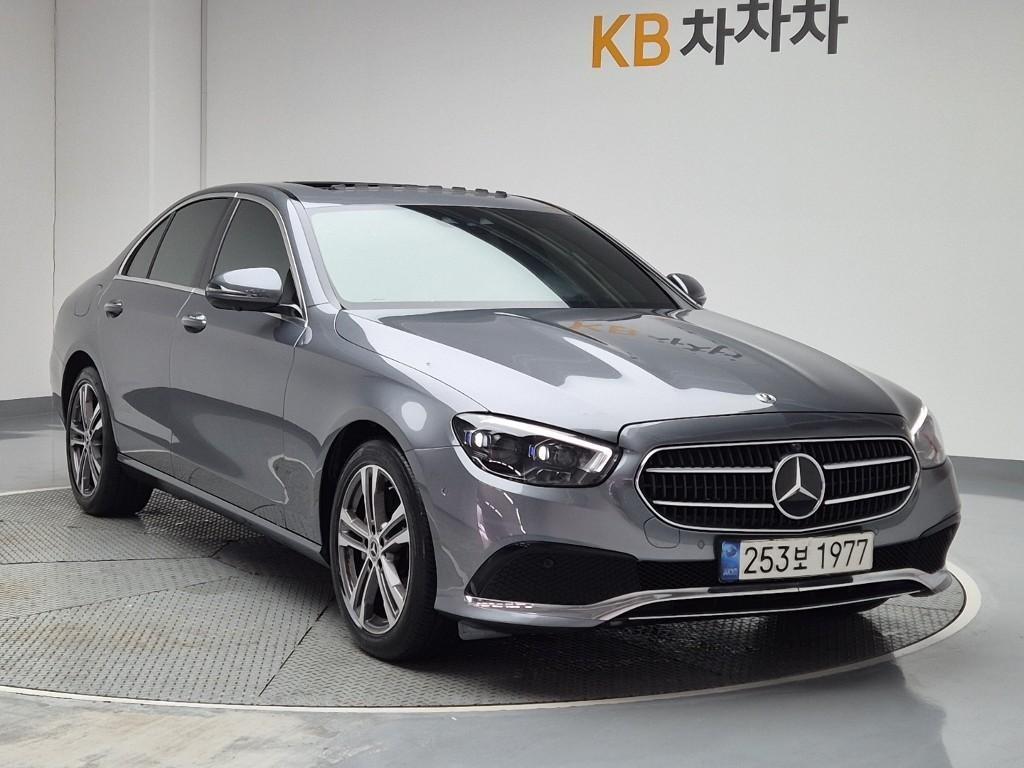 Mercedes Benz E class - Vista 4