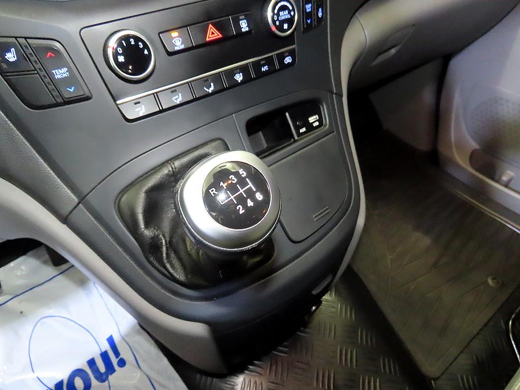 HYUNDAI Starex - Vista 12