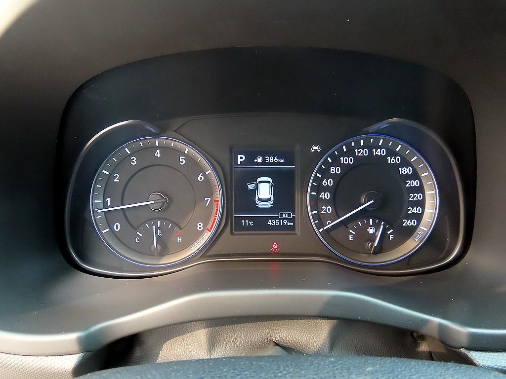 HYUNDAI Kona - Vista 9