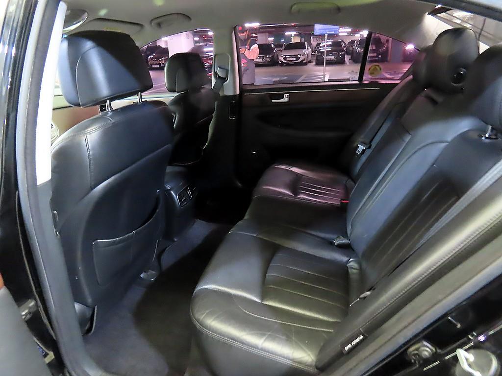 HYUNDAI Genesis - Vista 7