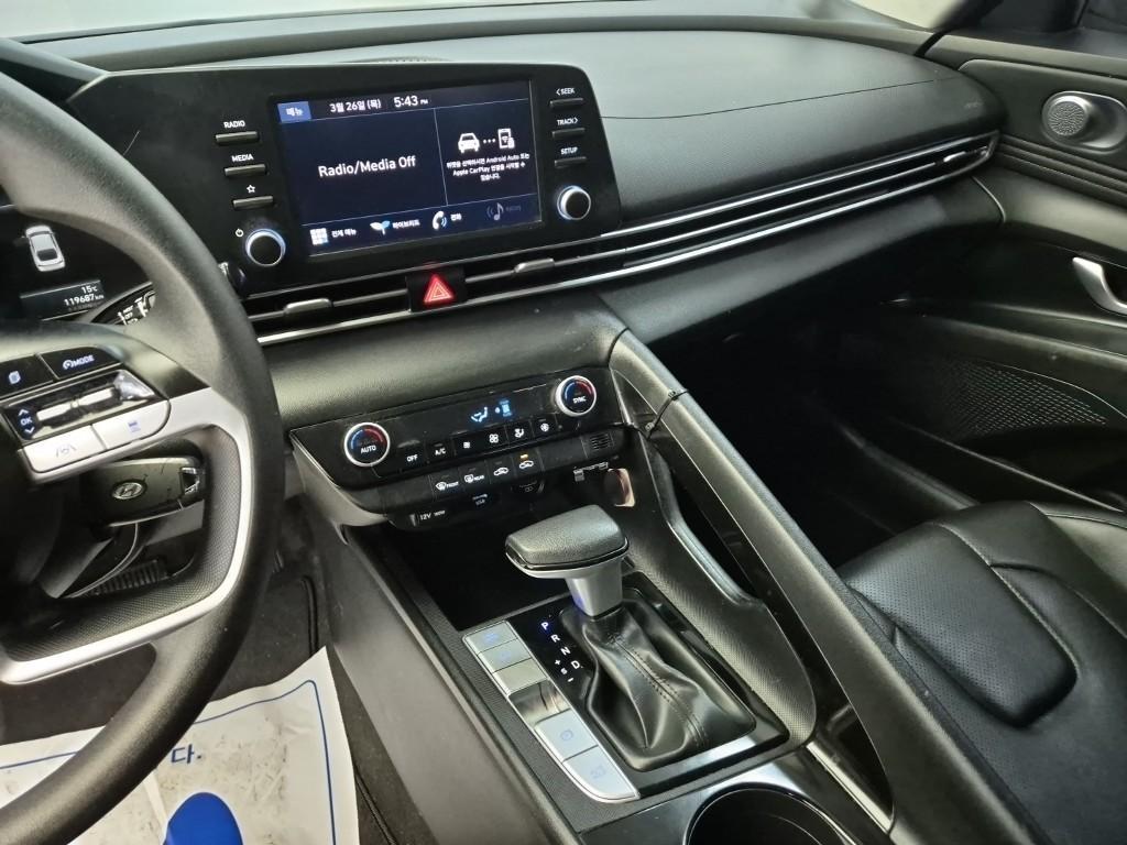 HYUNDAI Avante - Vista 10