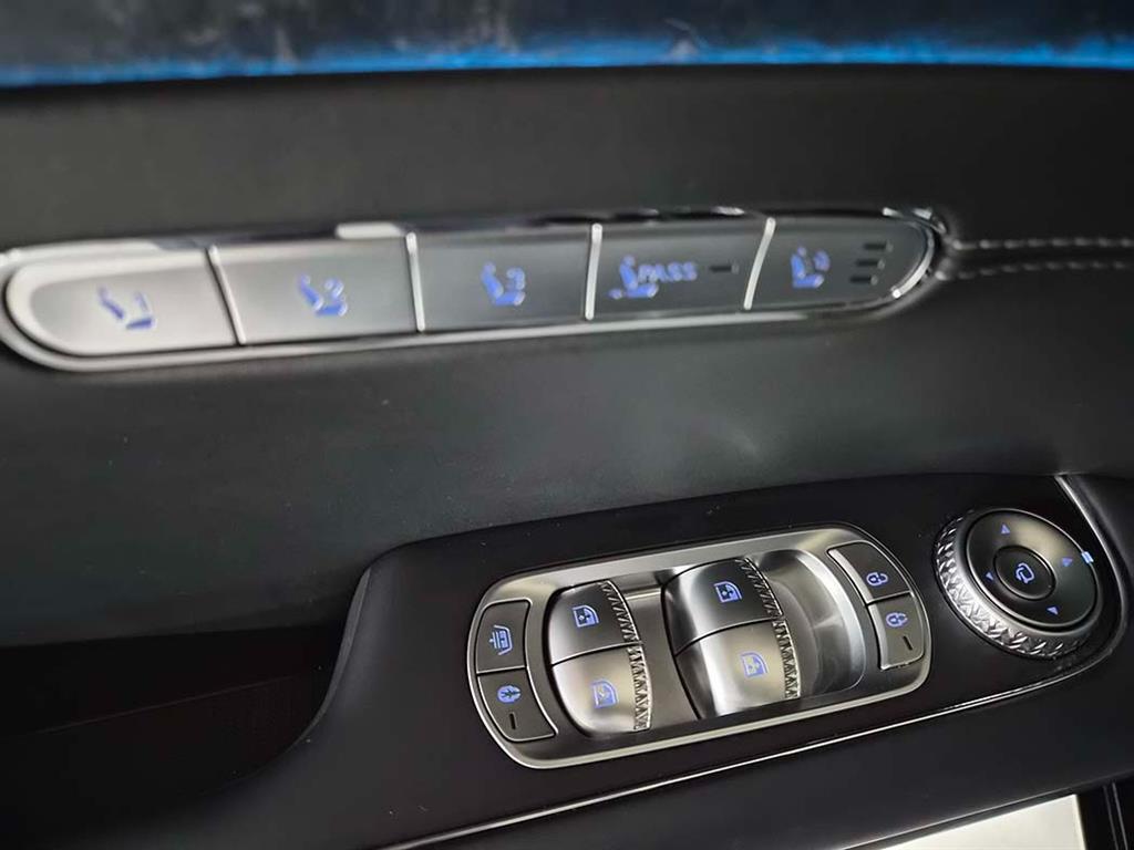 Genesis G90 - Vista 12