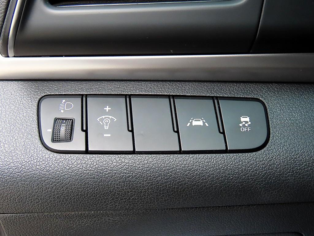 HYUNDAI Avante - Vista 12