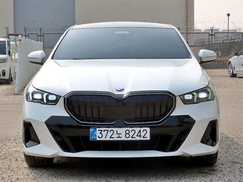 BMW 5 Series 2025 Blanco - Importación desde Corea - HF Imports Iquique - Foto 1