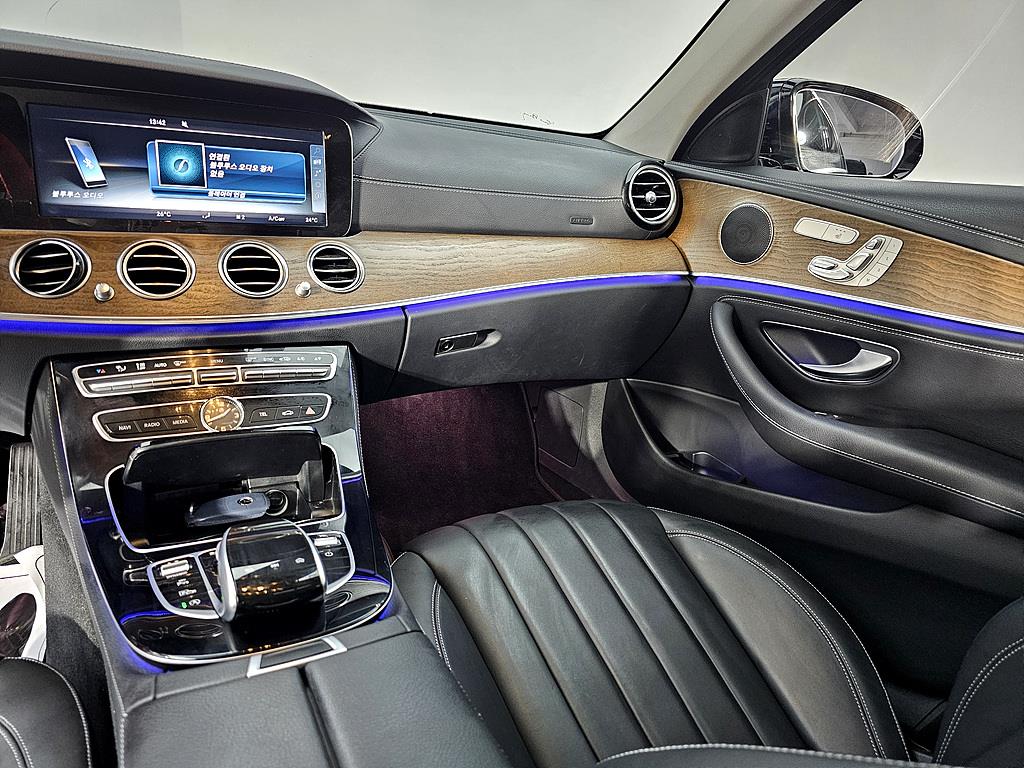 Mercedes Benz E class - Vista 10