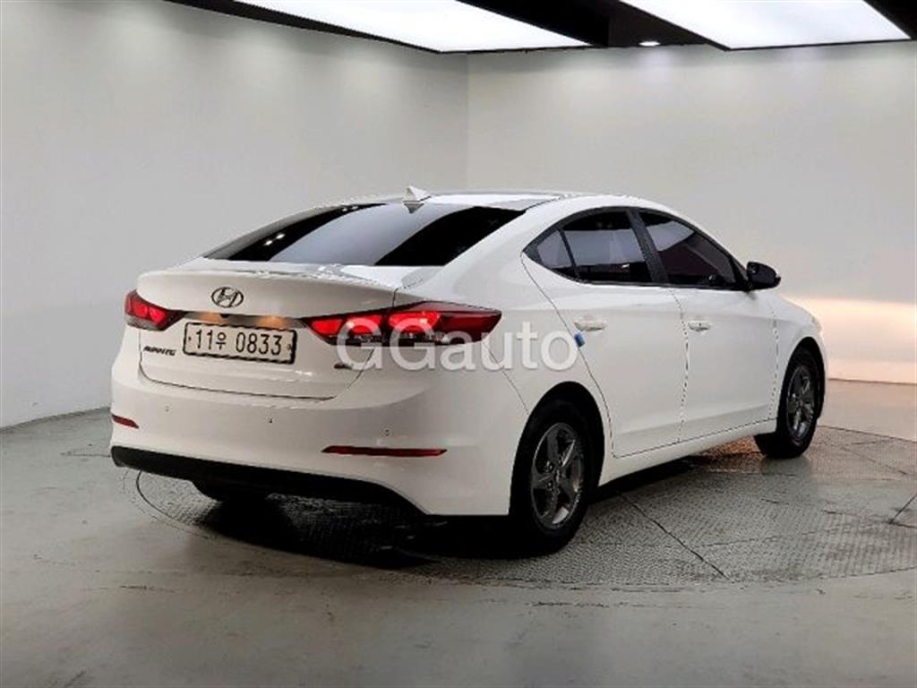 HYUNDAI Avante - Vista 4