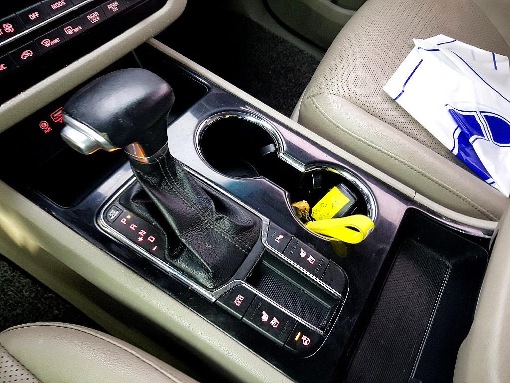 KIA Carnival - Vista 12