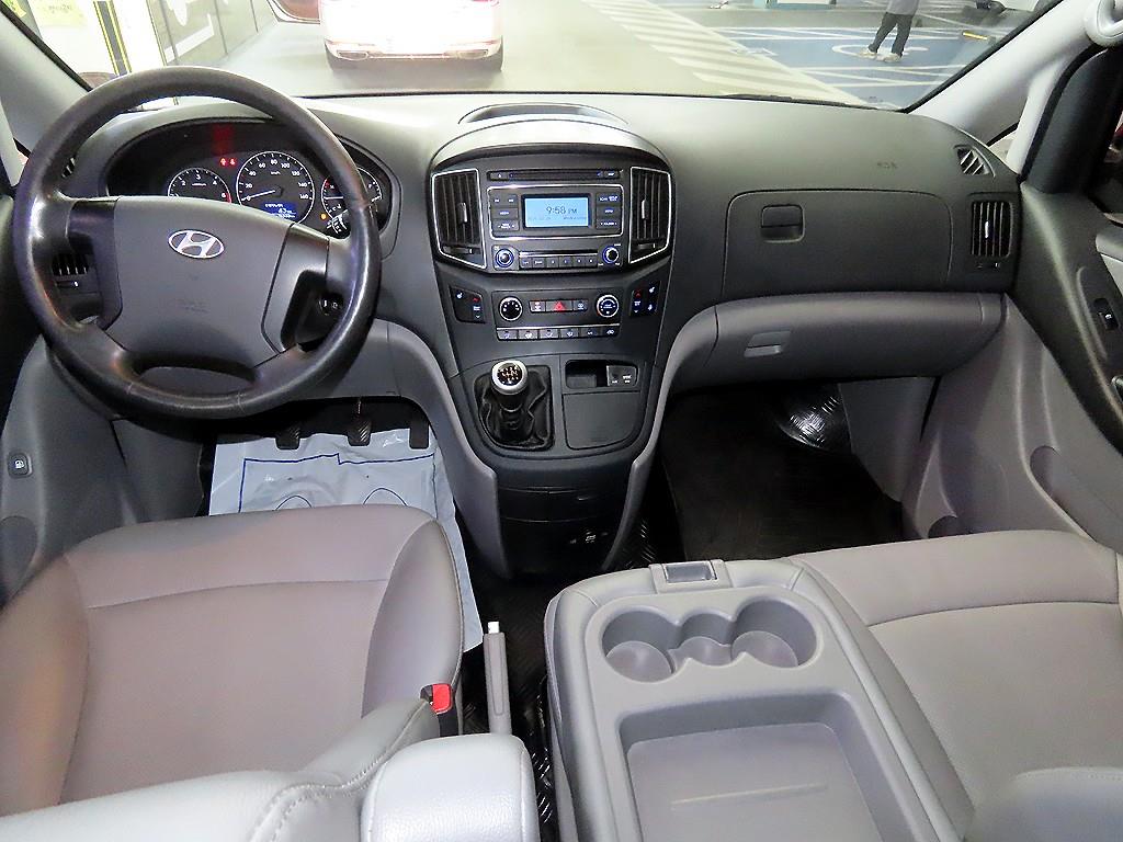 HYUNDAI Starex - Vista 10