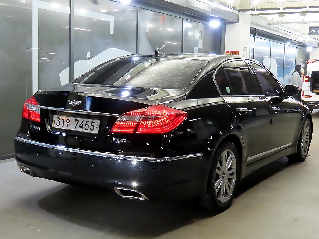 HYUNDAI Genesis - Vista 4